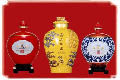 赤峰市阿鲁科尔沁烟酒回收五粮液各种摆件.jpg